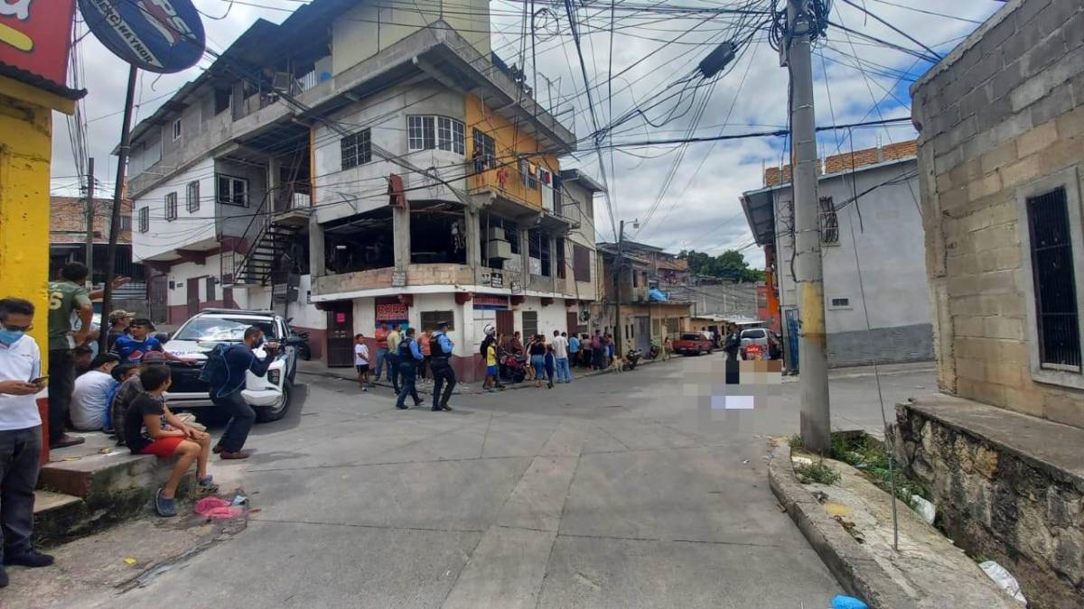 Uno de los fallecidos intentó huir de los criminales, pero, lamentablemente fue alcanzado por los disparos.