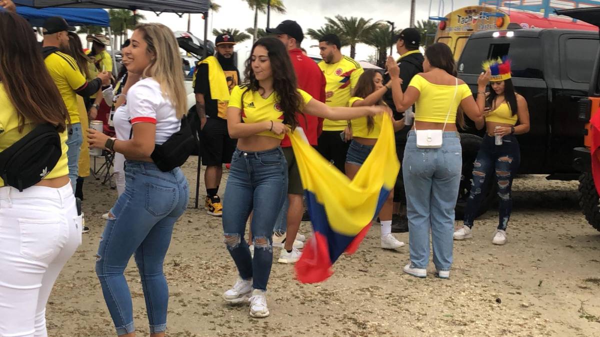 Estas hermosas colombianas han robado miradas previo al Honduras vs Colombia.