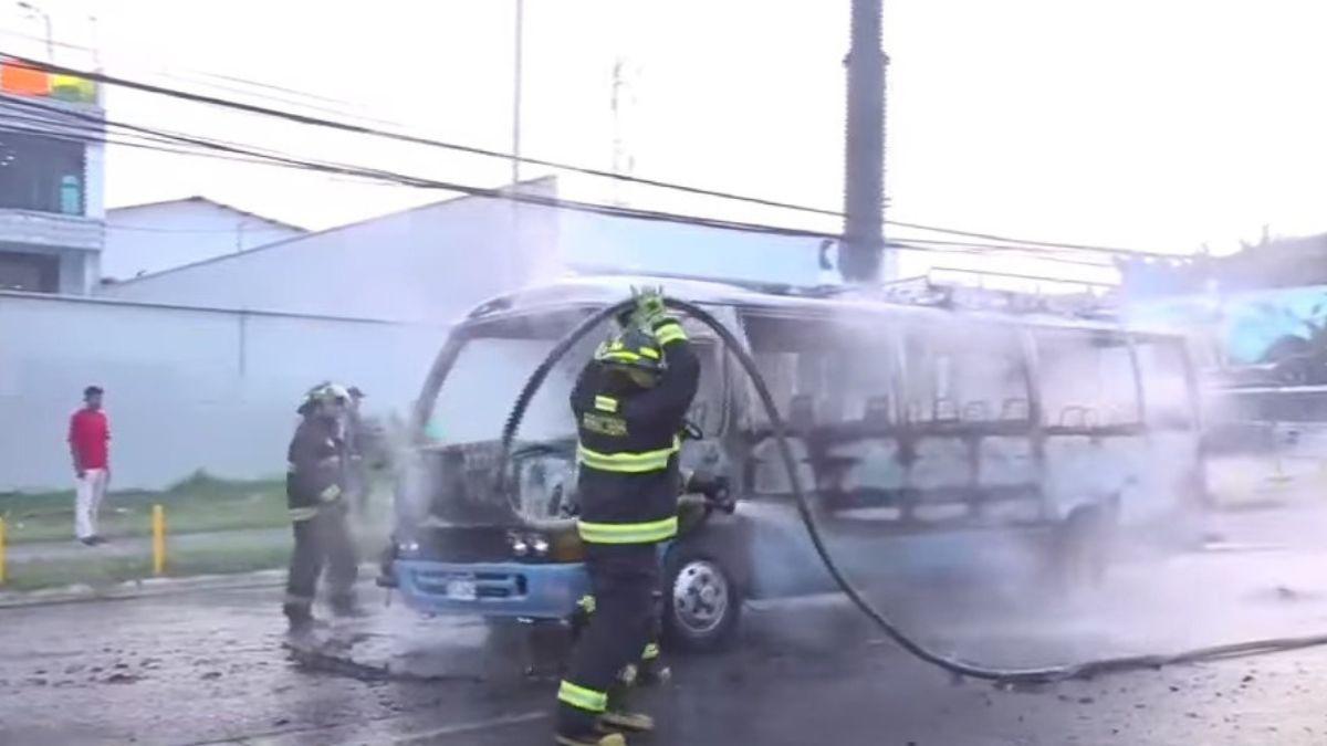 Esto provocó un fuerte congestionamiento vehícular en la zona, hasta donde se trasladaron agentes de la Policía Nacional, quienes finalmente llegaron a un acuerdo con los conductores para que liberaran la calzada.