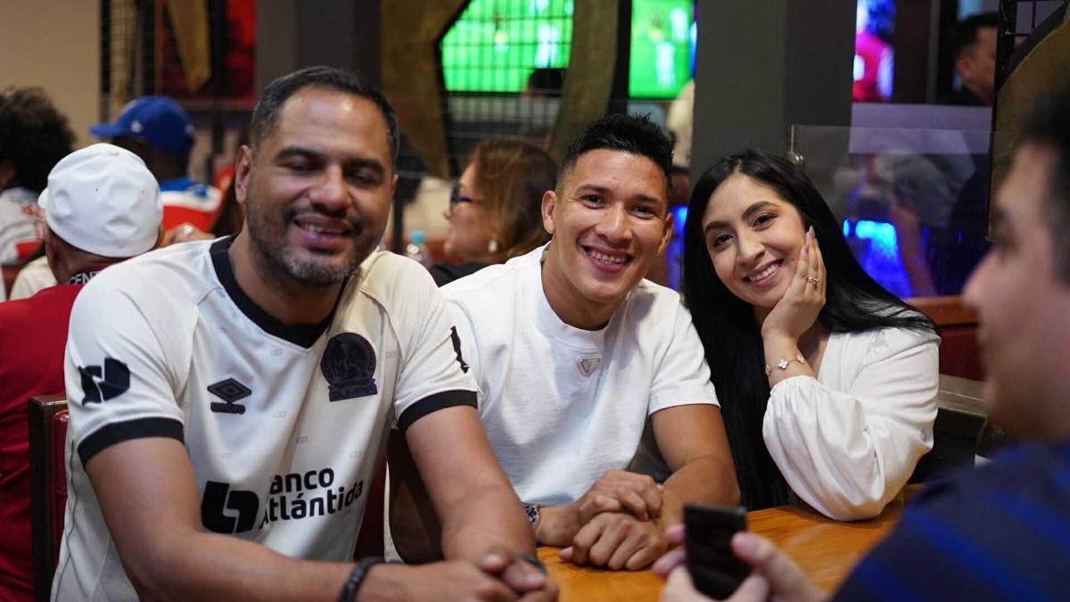 Futbolistas de Olimpia bien acompañados, furor por Elis y festejos del campeón