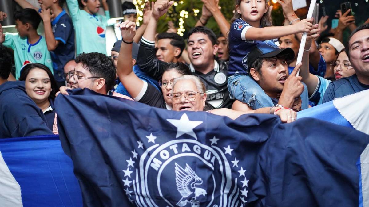 Banderazo: locura de Motagua, Chauder presente, abuelita y show previo a la final