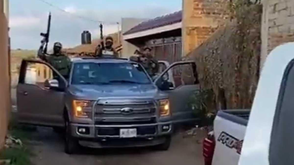 Presuntos miembros del Cártel de Jalisco Nueva Generación presumieron ayer su llegada a una localidad del Municipio de Tizapán El Alto, a través de un video difundido en redes sociales. 