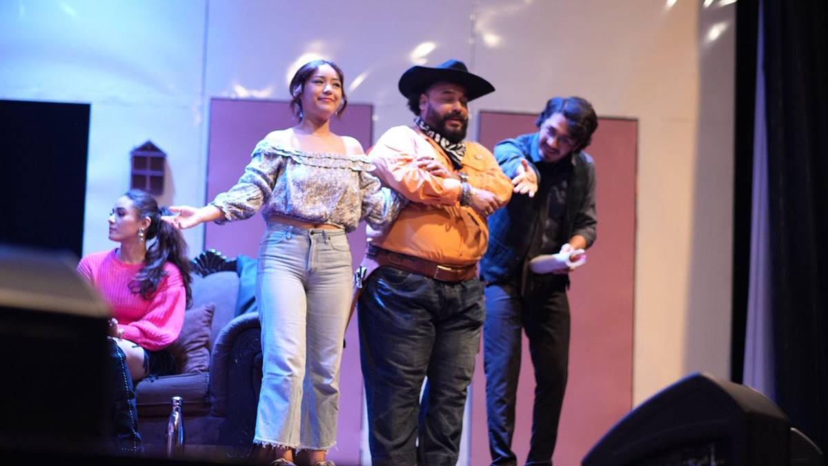 Algunas imágenes de la obra teatral.