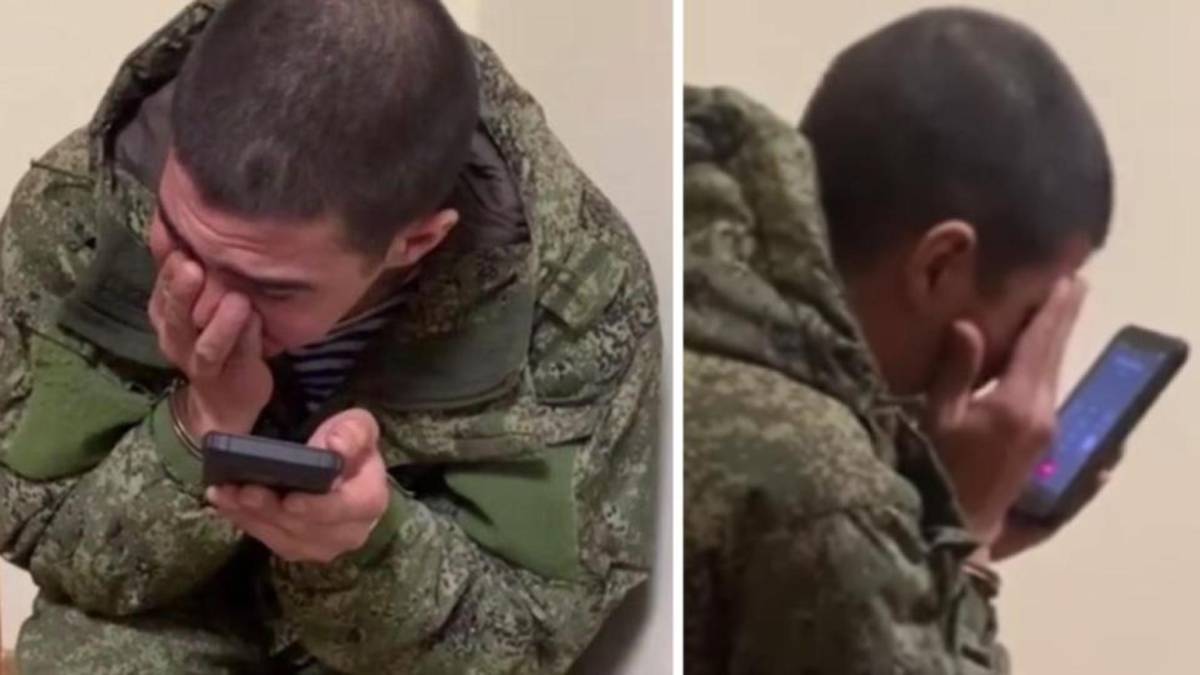 Un soldado ruso reacciona tras llamar a su madre para explicarle que fue capturado por el Ejército de Ucrania.