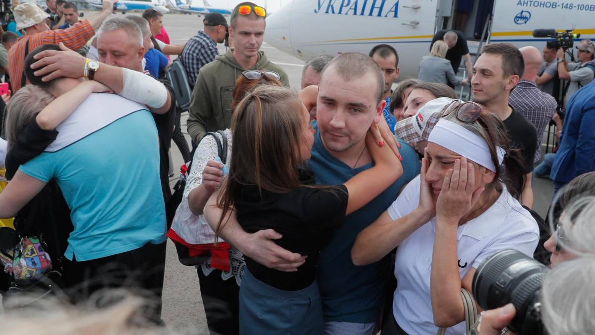 Ucrania alista más intercambios de prisioneros con Rusia