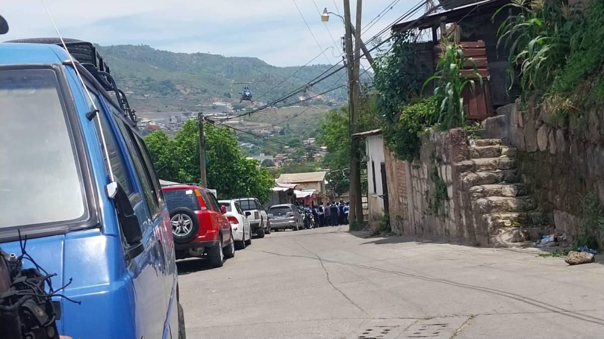 La violencia en Honduras, considerado uno de los países más violentos del mundo, deja un promedio de trece y quince asesinatos al día, atribuidos a distintos motivos, según autoridades locales.