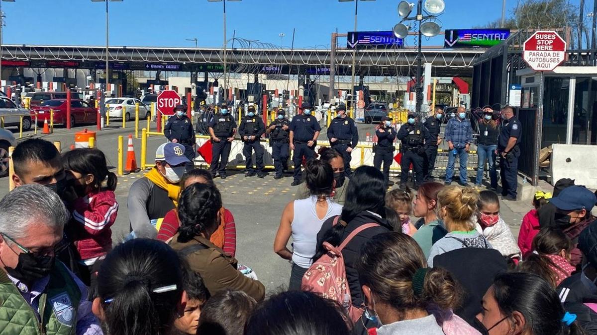 Hondureños ahora huyen de la violencia en México y buscan asilo en Estados Unidos