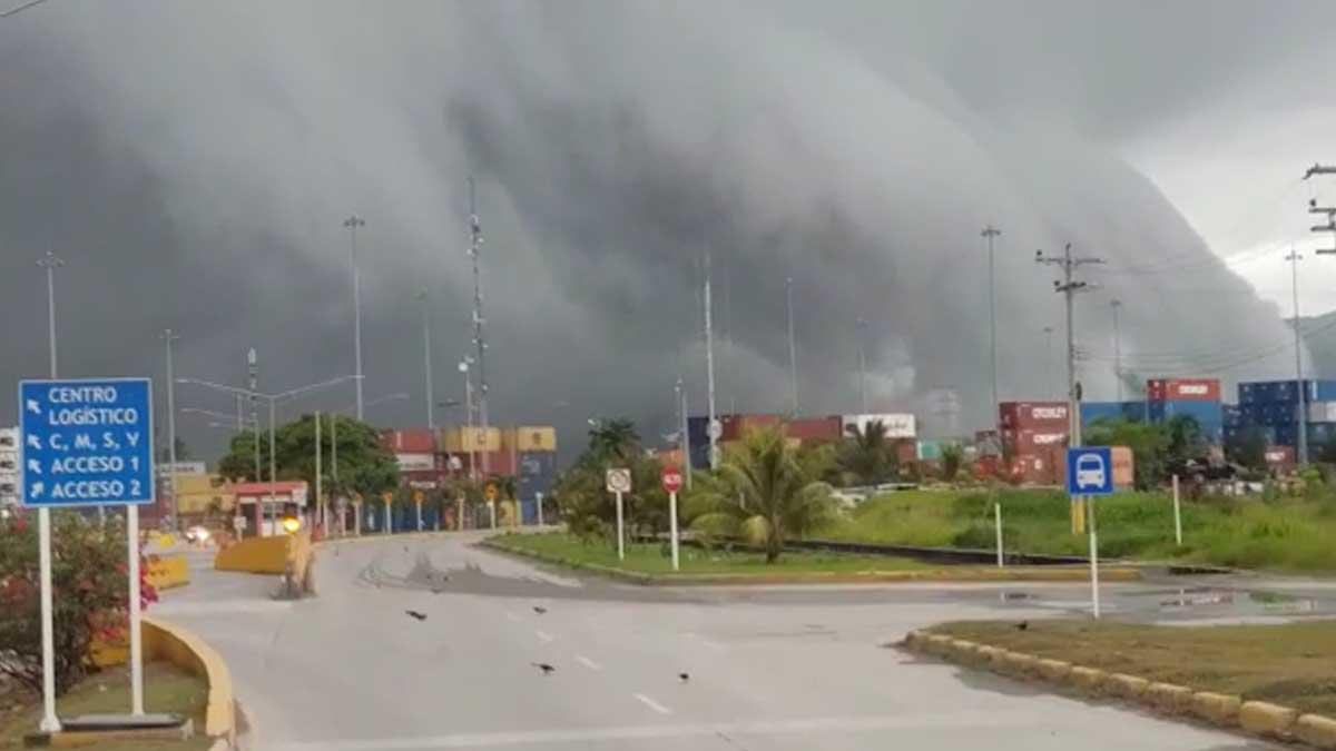 En las redes sociales donde circulan varios videos, reaccionaron sorprendidos al mismo tiempo que apreciando la belleza.