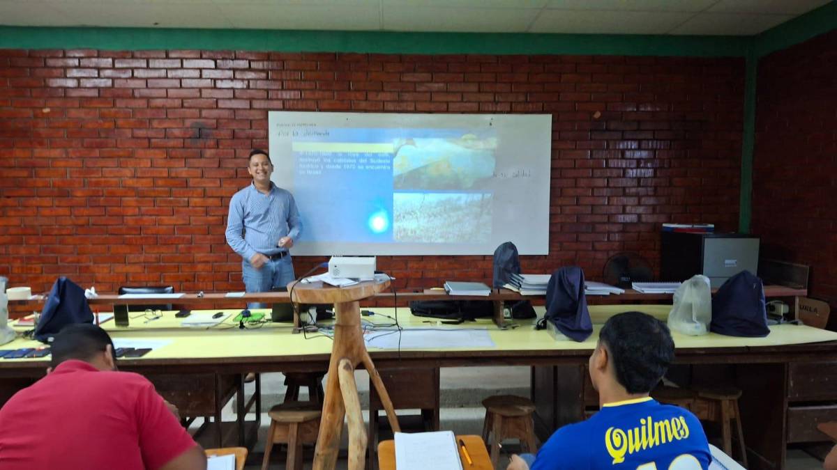 Vende donas en la universidad para costear sus estudios