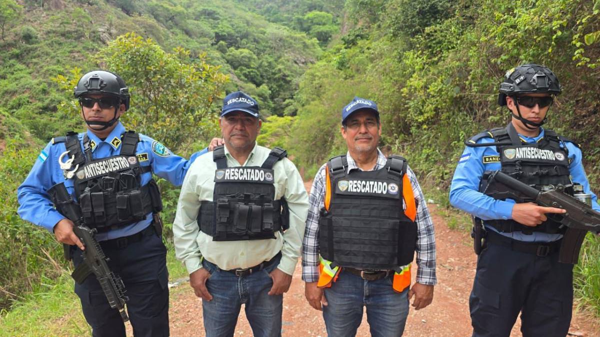 Citan a dos hombres para construir piscina y terminan secuestrados; policía los rescata