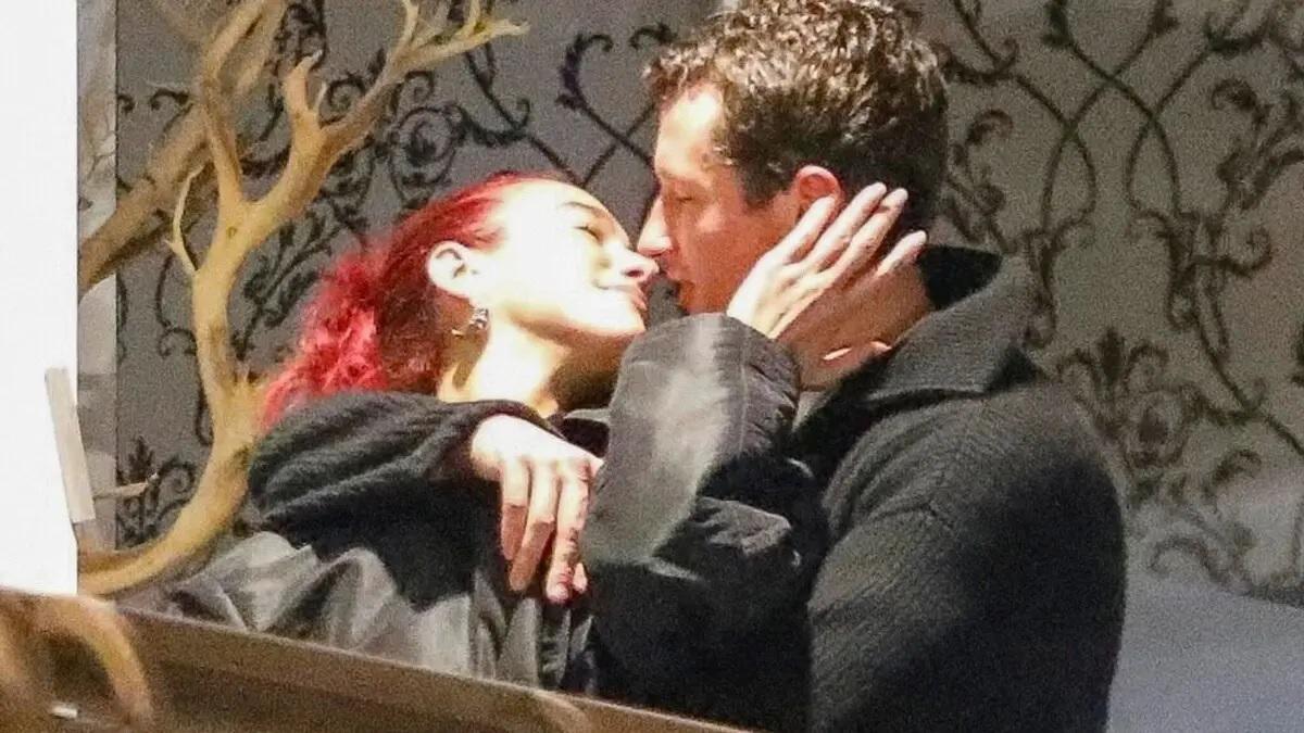 Dua Lipa y Callum Turner se casarán en Silicia, según medios italianos
