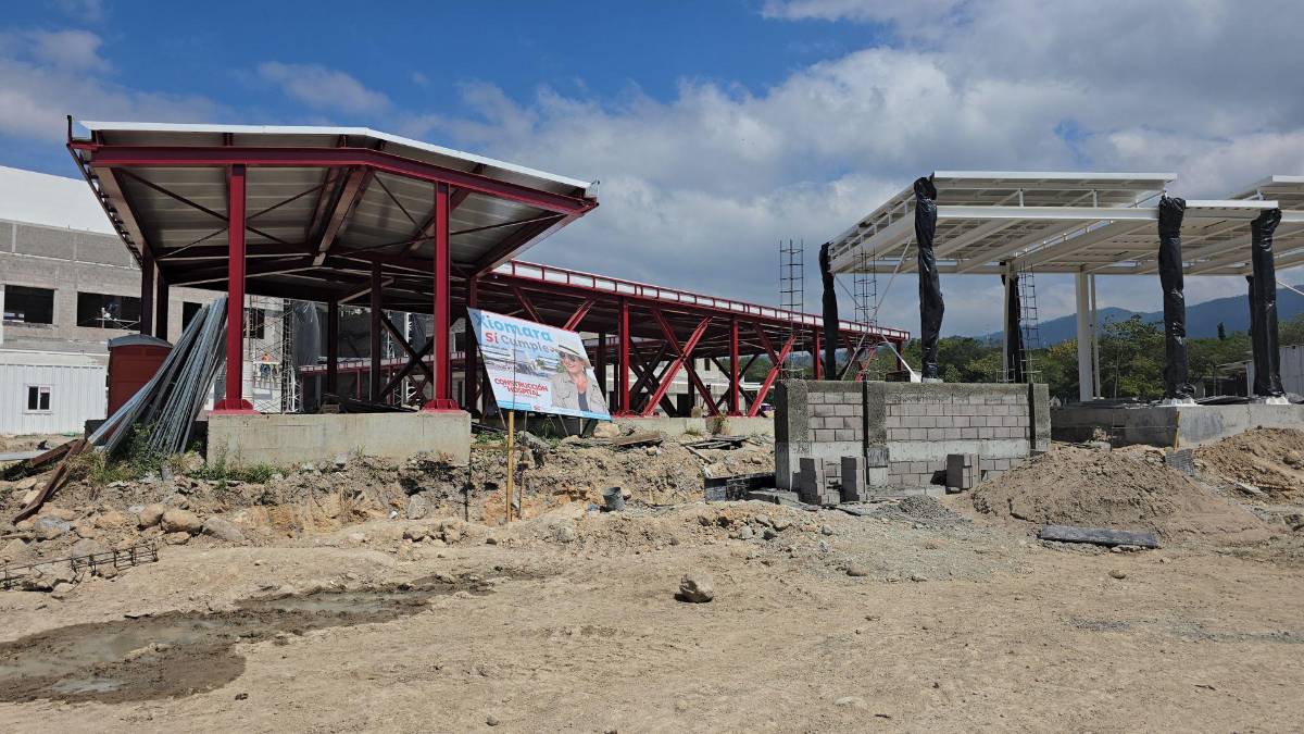 “Prometieron ocho hospitales... y en dos ni siquiera pusieron la primera piedra”