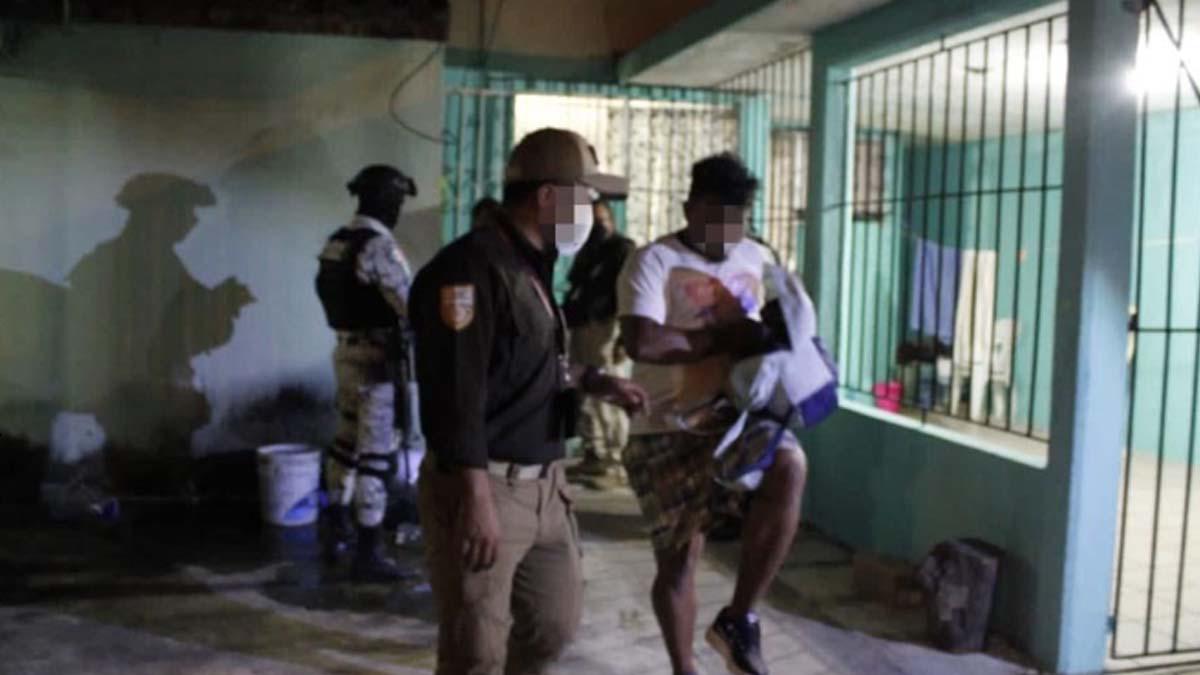 Hallan a 39 hondureños hacinados en viviendas en México