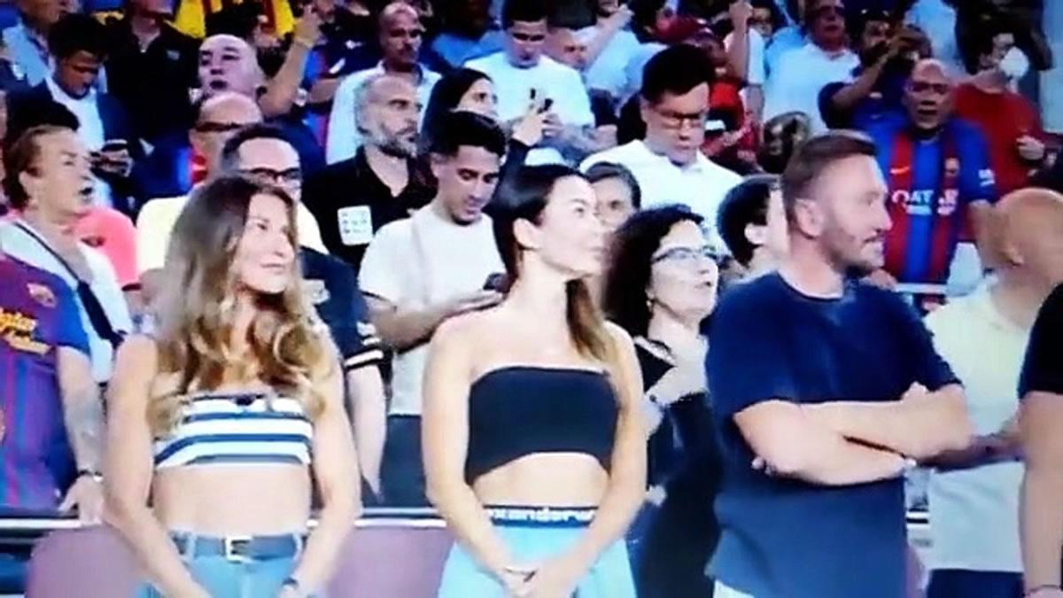 El papelito de Xavi a uno de sus jugadores, locura de Simeone y la esposa de Lewandowski roba suspiros en Champions League