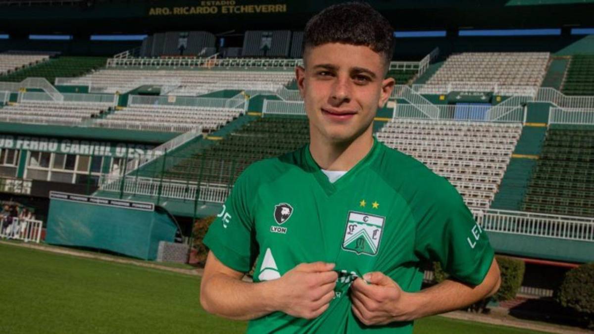 Según informa TyC Sports, el FC Barcelona está negociando la incorporación de Lucas Román en este mercado de fichajes, un movimiento de Joan Laporta con la clara intención de sumar talento a las categorías inferiores del conjunto azulgrana. El futbolista zurdo de 18 años juega en Ferro Carril en la Primera Nacional (segunda división argentina), donde ha disputado 27 encuentros y ha marcado tres tantos repartido una asistencia. Características: muy habilidoso, versátil y que también puede actuar en la punta derecha del ataque. Considerado una de las grandes joyas del fútbol argentino y los grandes del país, empezando por Boca Juniors y River Plate, ya han intentado su contratación.