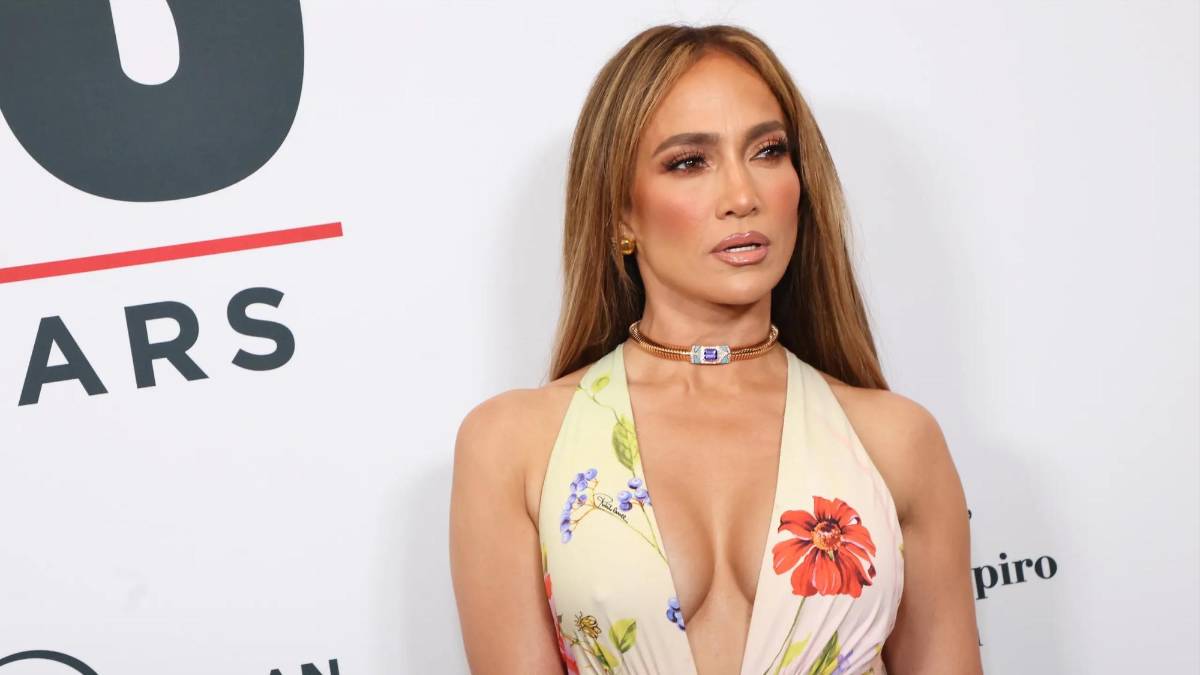 JLo asegura que ya aprendió a ser feliz sola, sin una pareja a su lado