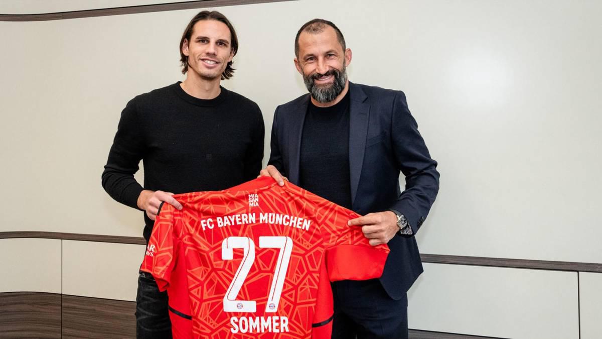 Oficial: El Bayern Múnich anunció el fichaje del portero suizo, Yann Sommer, quien incluso ya debutó en la Bundesliga este viernes. La lesiónManuel Neuer por el resto de la temporada, obligó al Bayern a su compra.