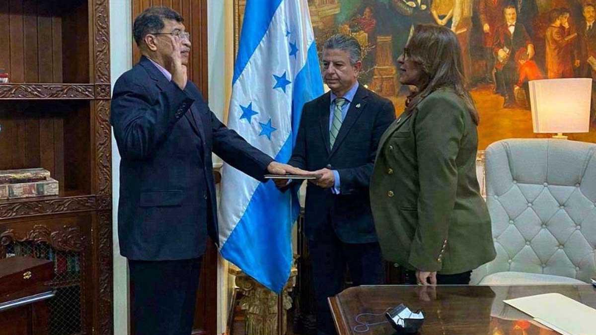 Edwin Araque de Banhprovi tuvo un aumento de salario de L12 mil a partir de marzo
