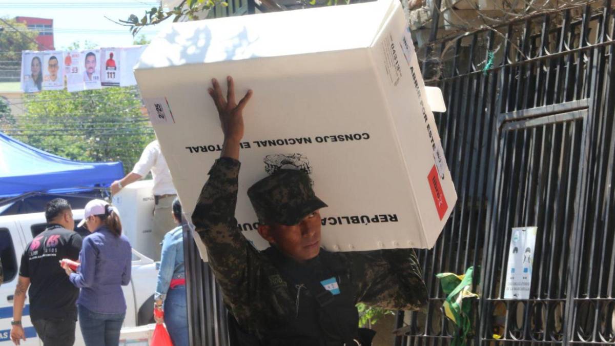 ¿Qué NO pueden hacer militares y policías en el 30-N y durante el proceso electoral?