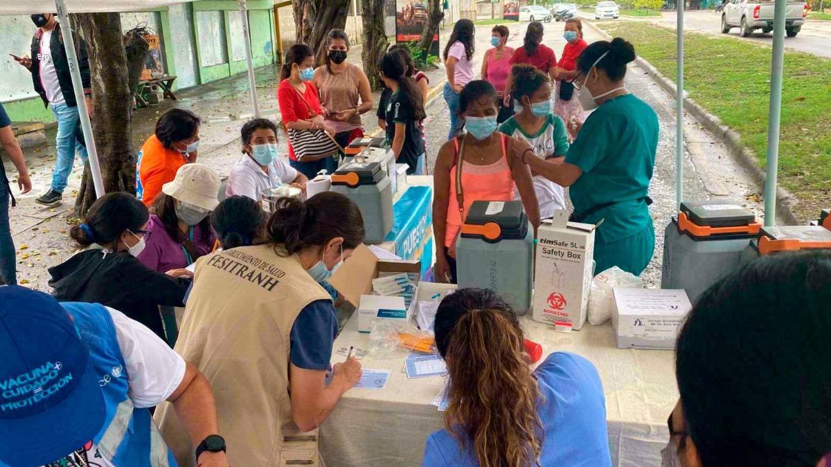 Más de 13,600 sampedranos vacunados en extensa jornada