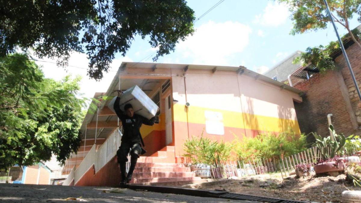 ¿Qué NO pueden hacer militares y policías en el 30-N y durante el proceso electoral?