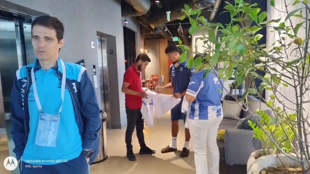 Ambientazo para el Honduras-Costa Rica, petición a Navas y gesto de 'alemán'