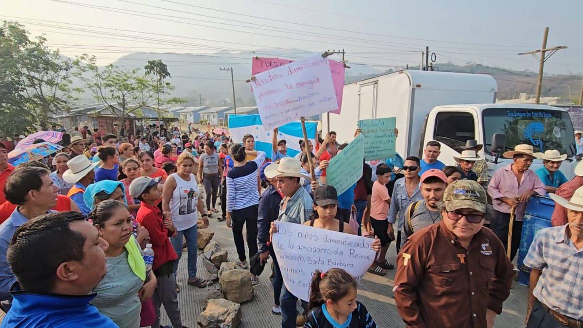 Protesta en carretera CA-4 por abandono de proyecto habitacional
