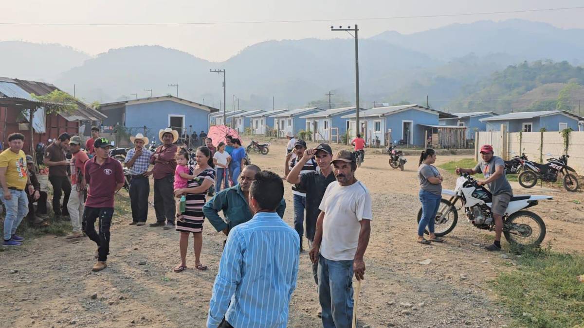 Protesta en carretera CA-4 por abandono de proyecto habitacional