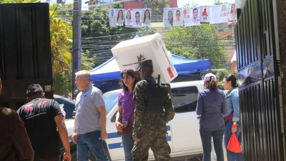 ¿Qué NO pueden hacer militares y policías en el 30-N y durante el proceso electoral?