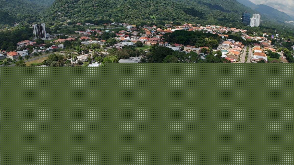 “Prometieron ocho hospitales... y en dos ni siquiera pusieron la primera piedra”