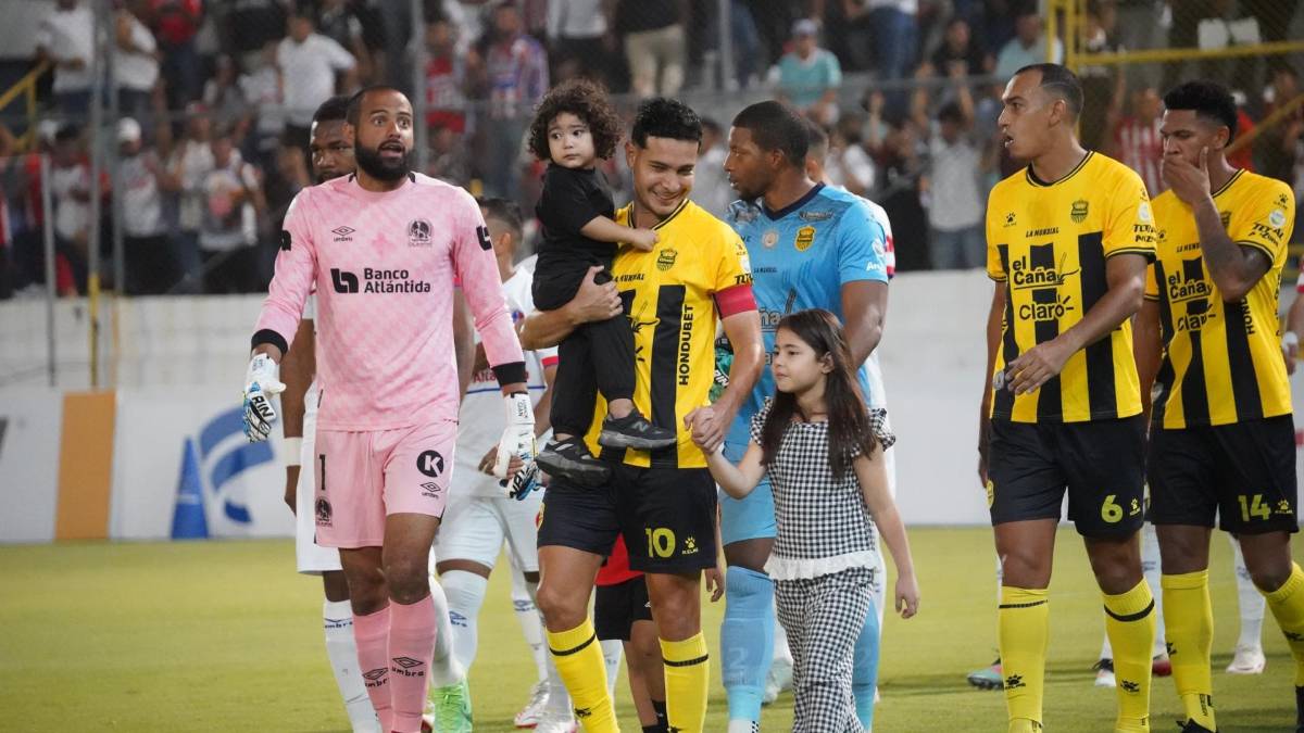 Peleas en el Real España-Olimpia, lo que pasó con Menjívar y brasileña sorprende