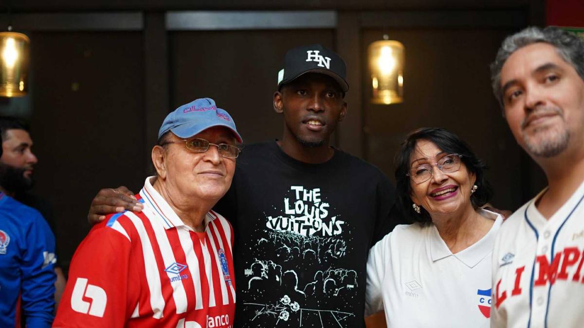 Futbolistas de Olimpia bien acompañados, furor por Elis y festejos del campeón