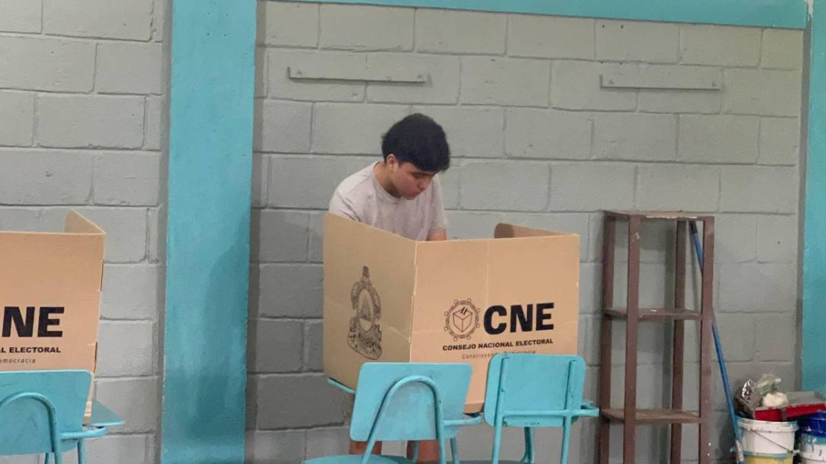 Los jóvenes comienzan a votar y marcan presencia en las urnas