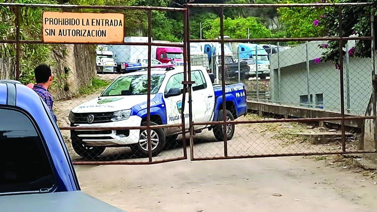 Matan a dos hombres en un estacionamiento en Tegucigalpa