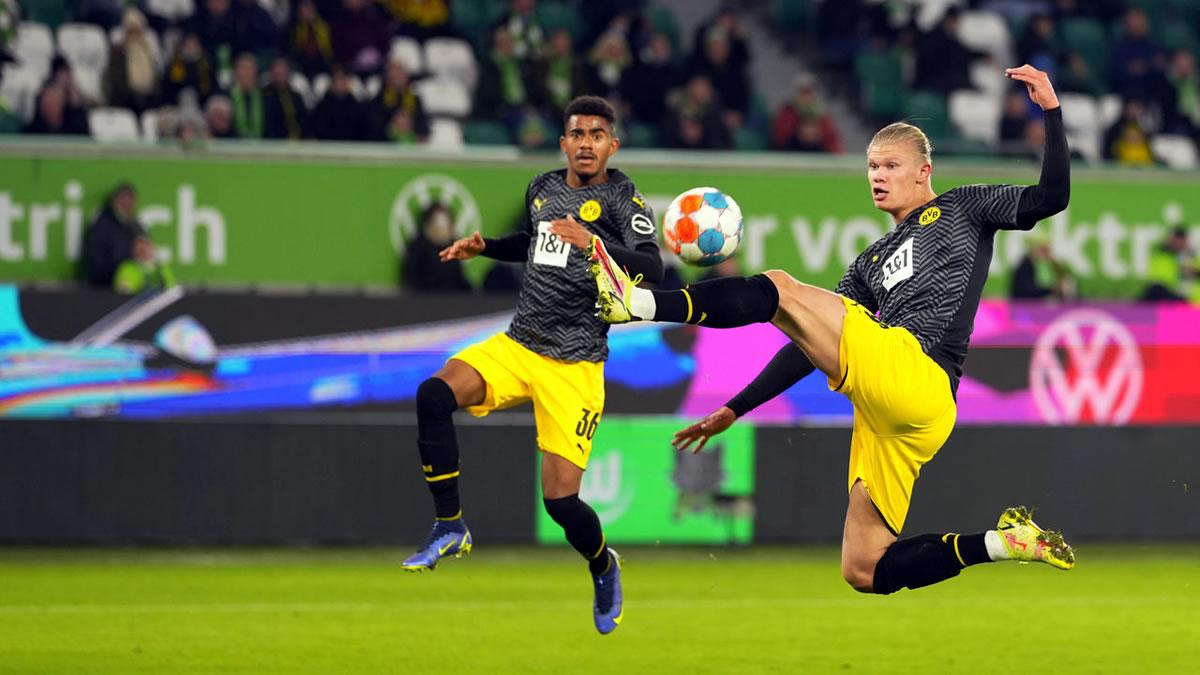 El goleador noruego marcó con este acrobático disparo.