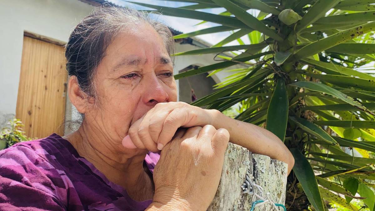 Doña Alejandrina Aguilar dice que no hay un día que no llore a su hijo y nieto fallecidos en el siniestro.