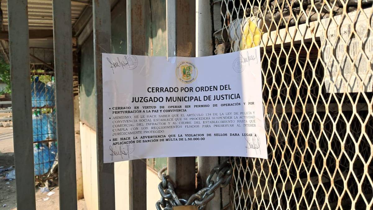 Corren del parque a emprendedora hondureña, alquila local y se lo cierran