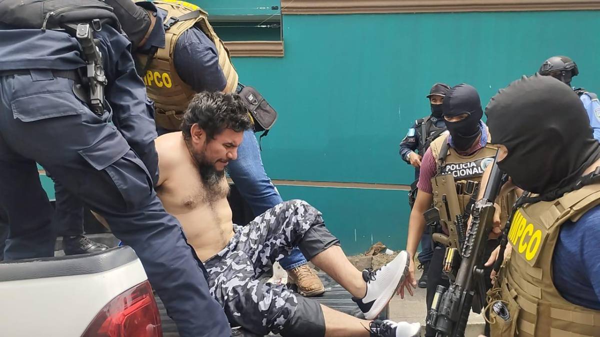 Capturan en lujosa vivienda al Rayo Santana, supuesto líder de la 18