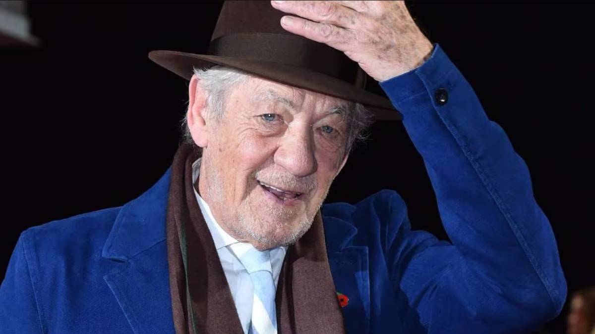Ian McKellen fue hospitalizado tras sufrir una caída