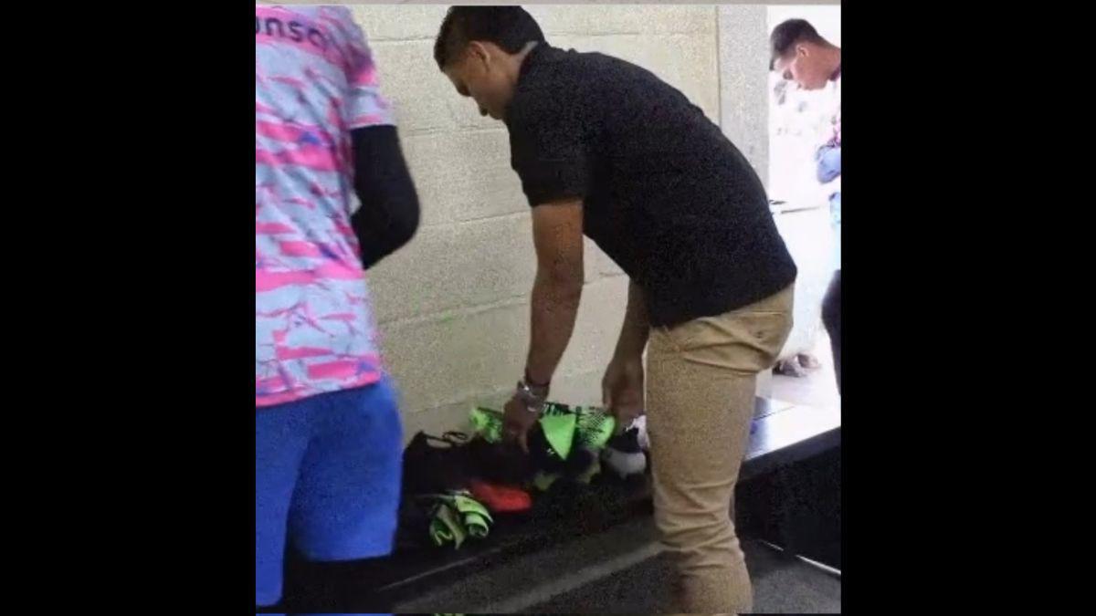 Ambos compartieron en sus historias de Instagram el gran gesto que tuvo Denil Maldonado el domingo pasado tras su regreso al país con cada uno de los jugadores de Reservas del Motagua.