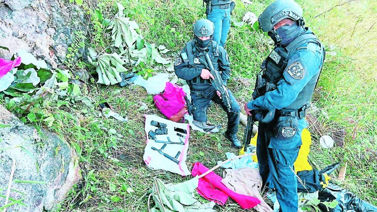 Hallan chimbas y binoculares utilizados por la Pandilla 18