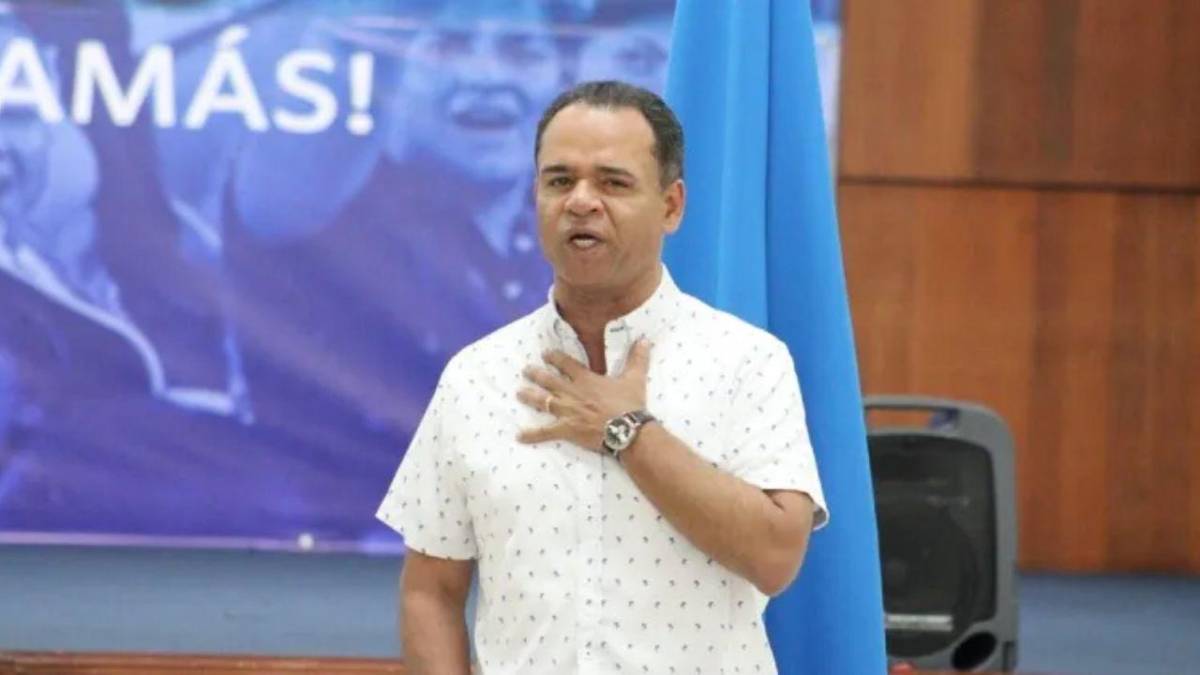 En 2013, compitió en internas contra Nasry Asfura por la alcaldía de Tegucigalpa, pero salió perdedor y quedó únicamente como regidor. En 2021, buscó una diputación y logró obtenerla; ahora buscará ser presidente de Honduras.