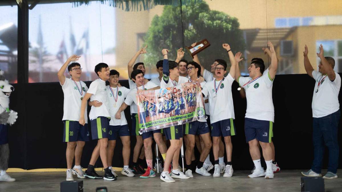 Una gran parte del equipo campeón está cursando el último año en la escuela y se van como campeones.