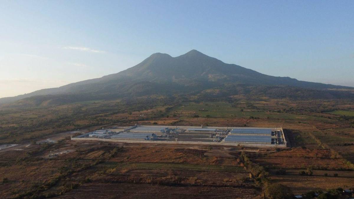 WSJ: Bukele planea duplicar el tamaño de la megacárcel que alberga a inmigrantes