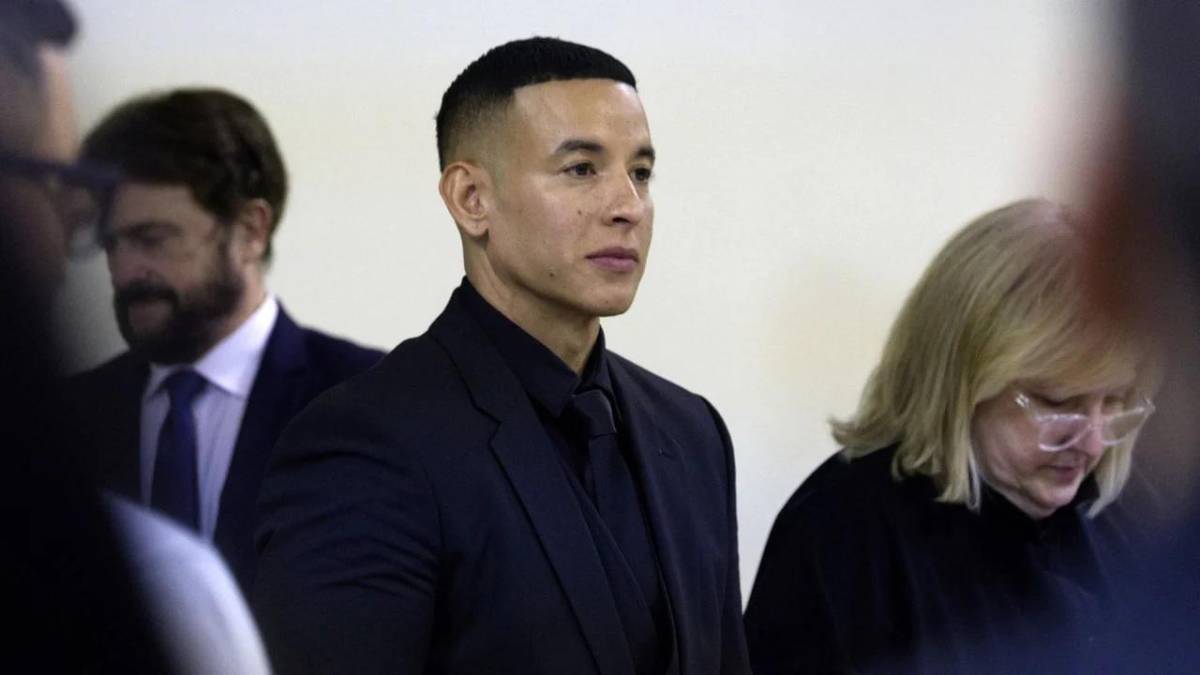 Daddy Yankee publica tierna foto con su madre: “Con la reina de mi corazón”