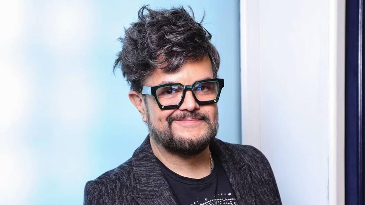 Aleks Syntek regaña a sus fans y arremete contra Bad Bunny en pleno concierto