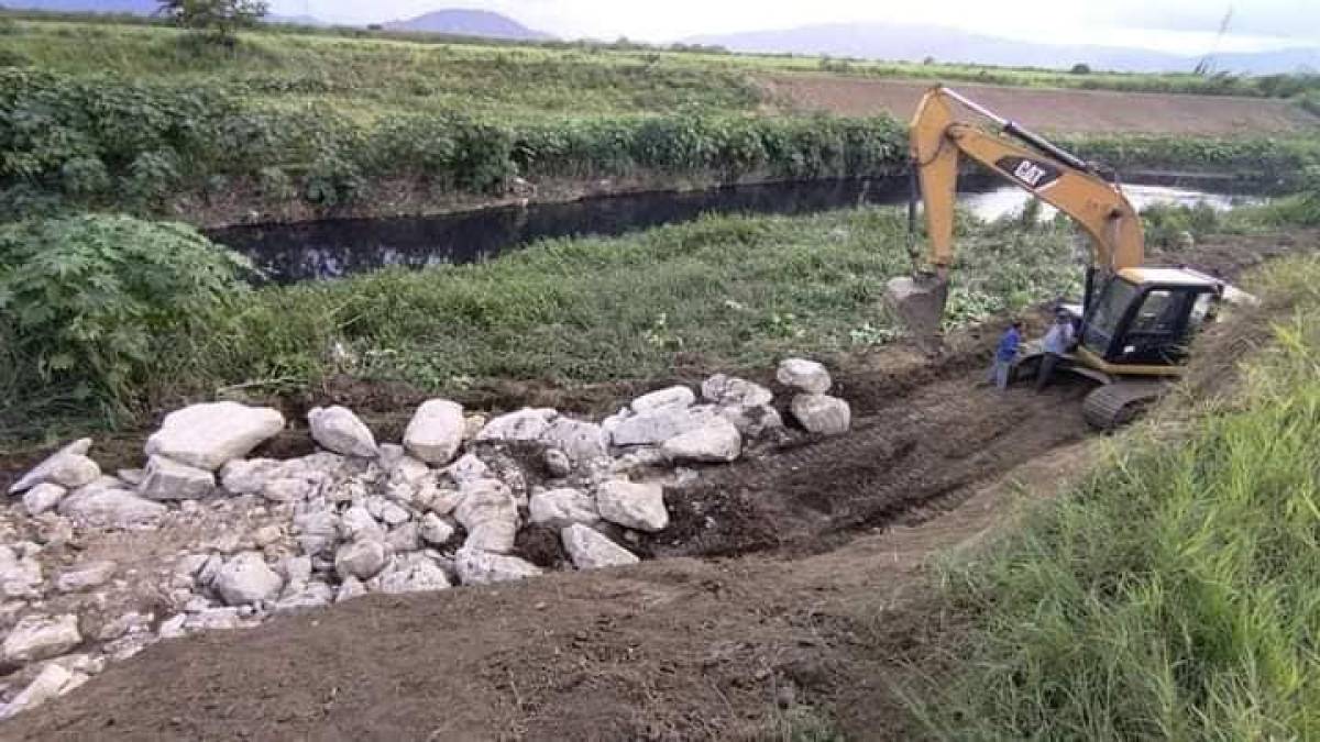 Actualmente hay maquinaria trabajando en los bordos del río Chotepe y del río Chamelecón, que son los dos que más ponen en riesgo al municipio bananero. La misma labor se hará en el río Ulúa, el cual ha inundado partes de El Progreso, Pimienta, San Manuel y Villanueva.