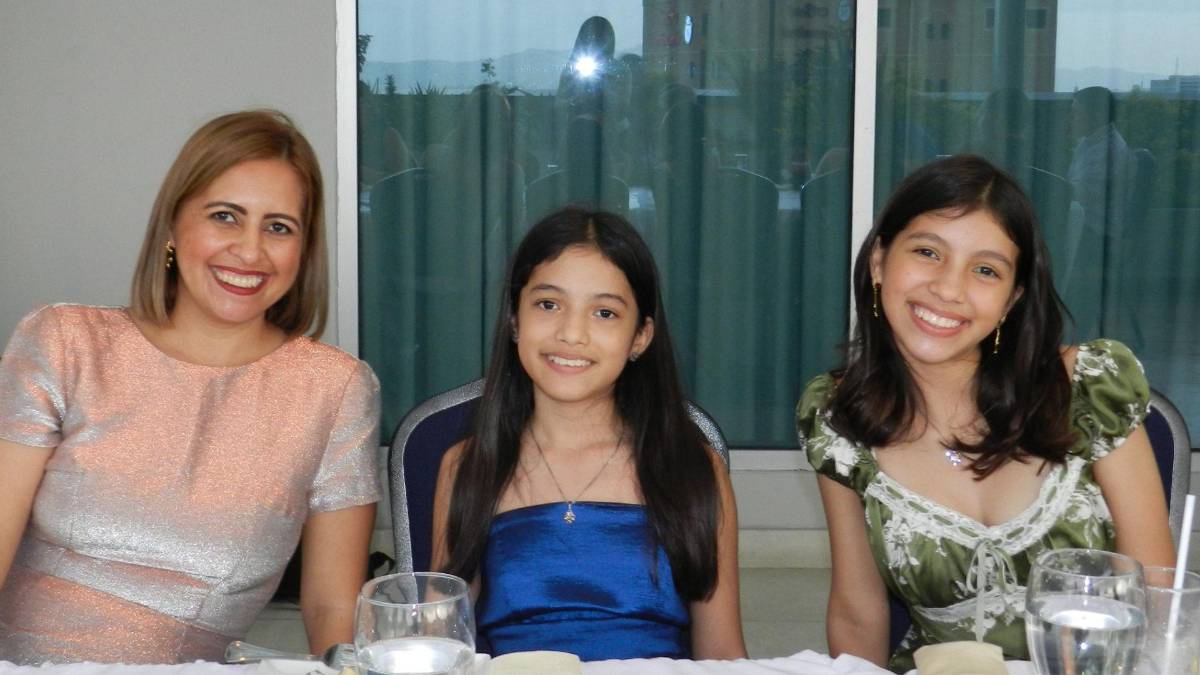 Bailarinas celebran su debut en puntas en emotiva cena de  Academia Paso a Paso