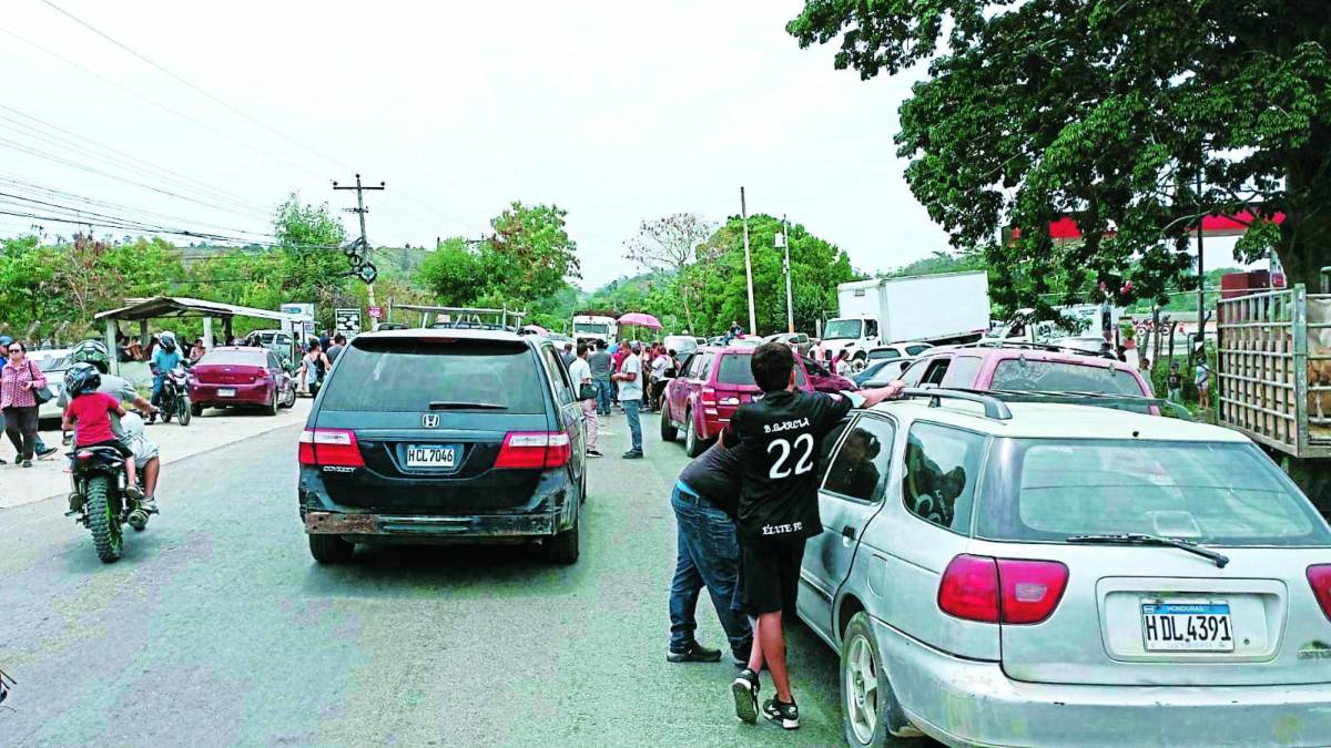 Siguen protestas por apagones en San Pedro Sula