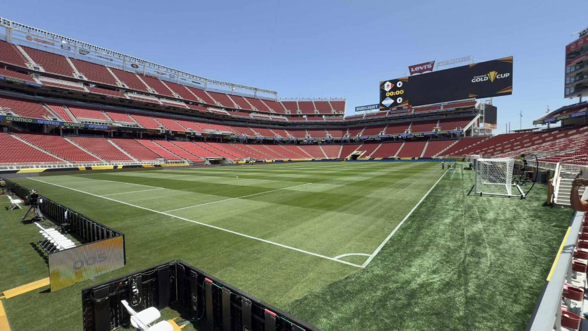 Rueda sorprende al 'estilo' de Luis Enrique: paseo descalzo antes del México-Honduras